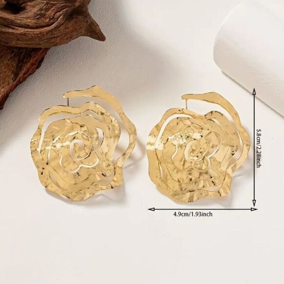 NEW Hammered Gold Huge Swirl Statement Earrings - Picture 5 of 5